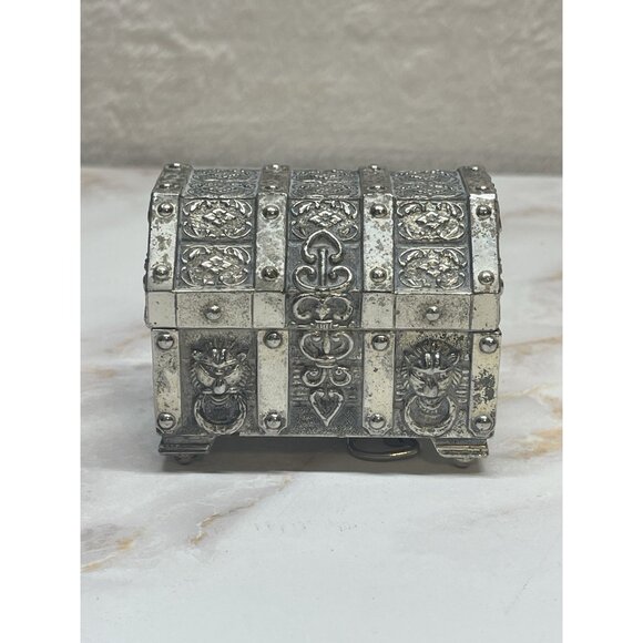 Vintage Music Box Treasure Chest with Lion's Head Made In Japan Fuji Working - Picture 11 of 14